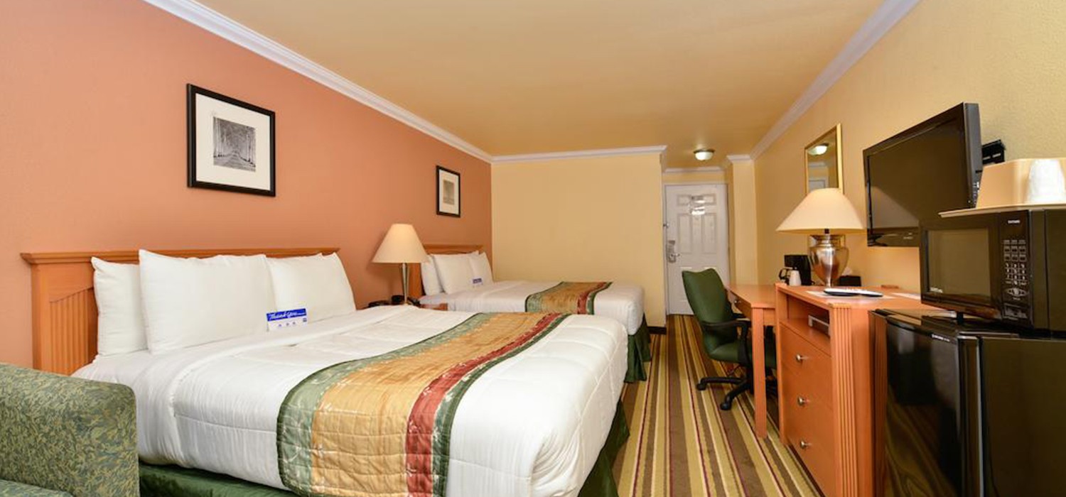 RELAX AND UNWIND IN STYLE AT<br>INN BY THE SFO’S COMFORTABLE HOTEL ROOMS